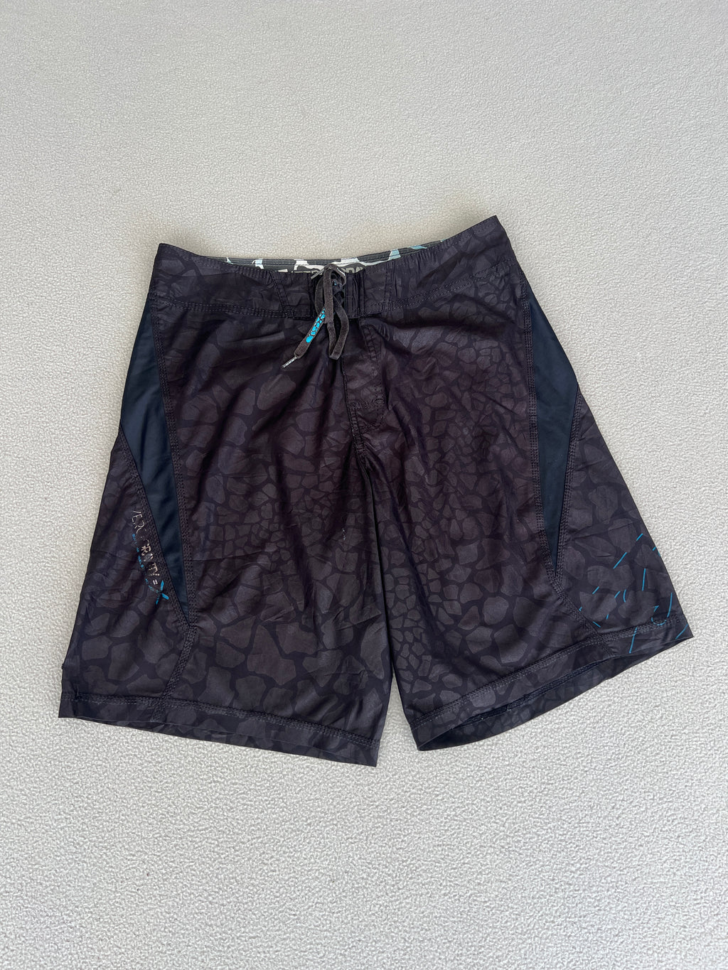 Vintage Billabong Taj Burrows Signature Boardies - Size 32"