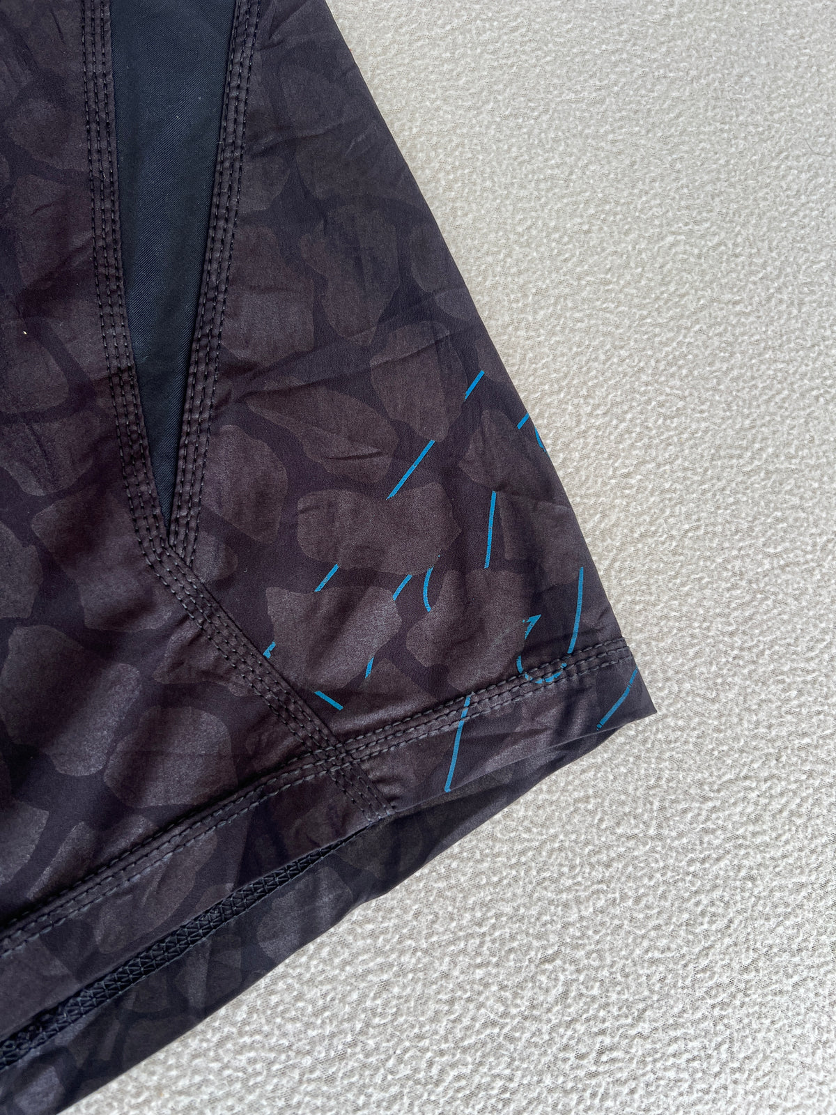 Vintage Billabong Taj Burrows Signature Boardies - Size 32"