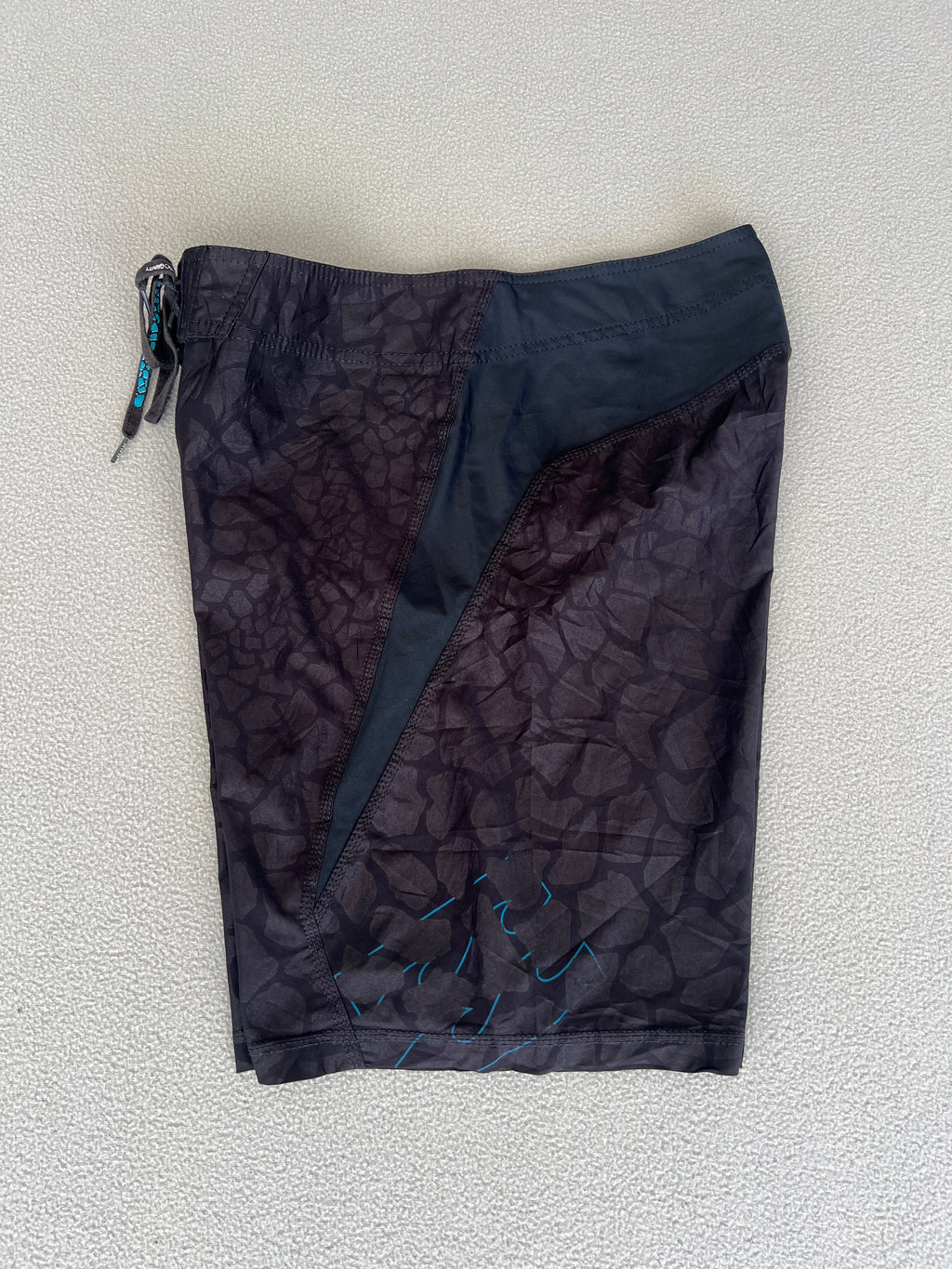 Vintage Billabong Taj Burrows Signature Boardies - Size 32"