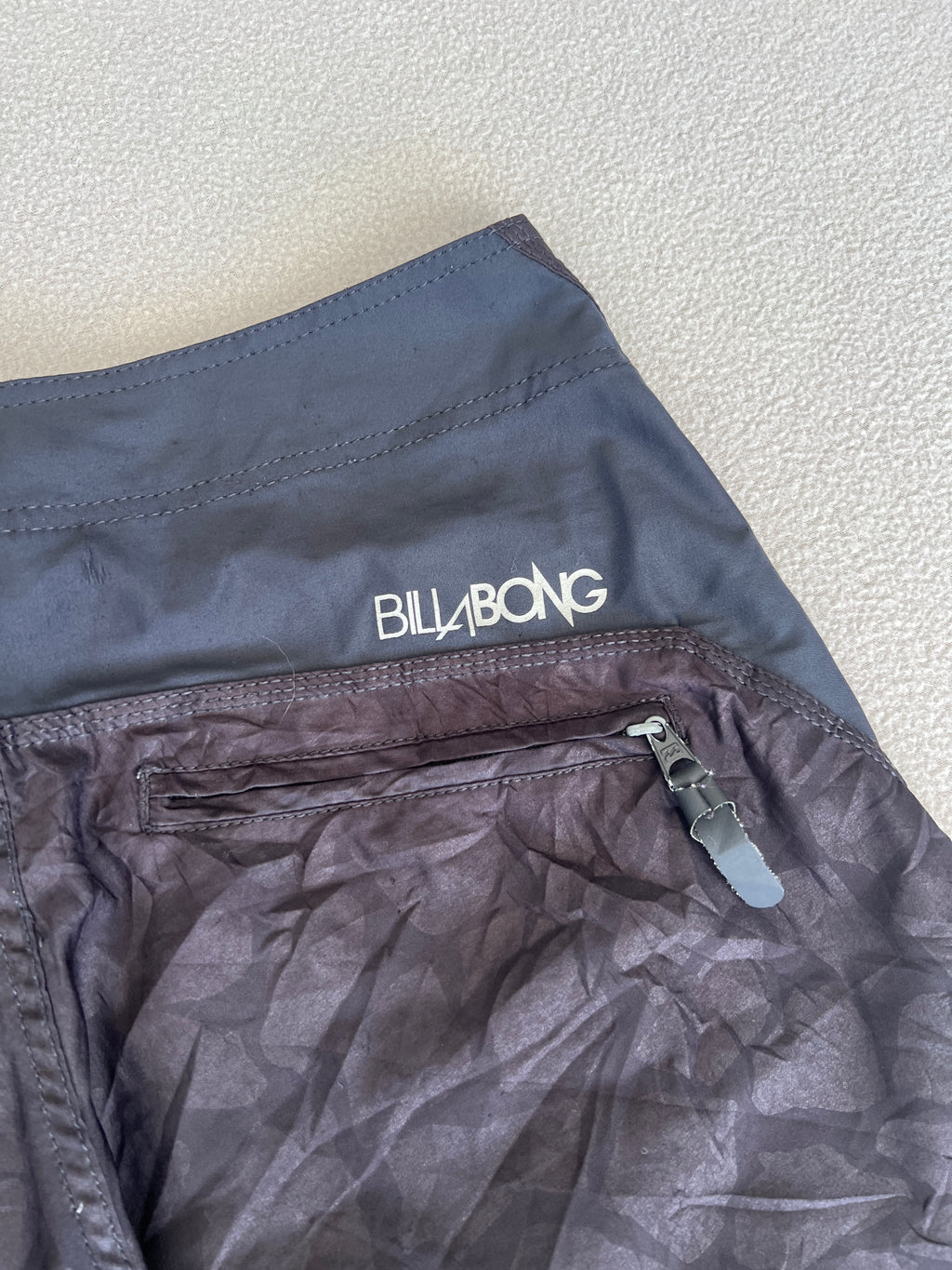 Vintage Billabong Taj Burrows Signature Boardies - Size 32"
