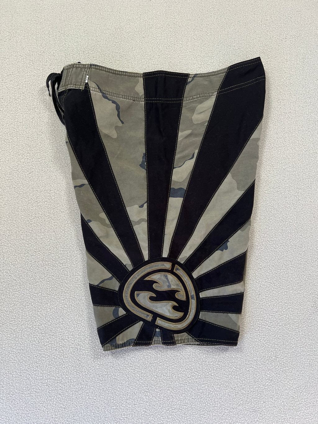 Vintage Billabong Andy Irons Signature Rising Suns Camo Boardies - Size 34"