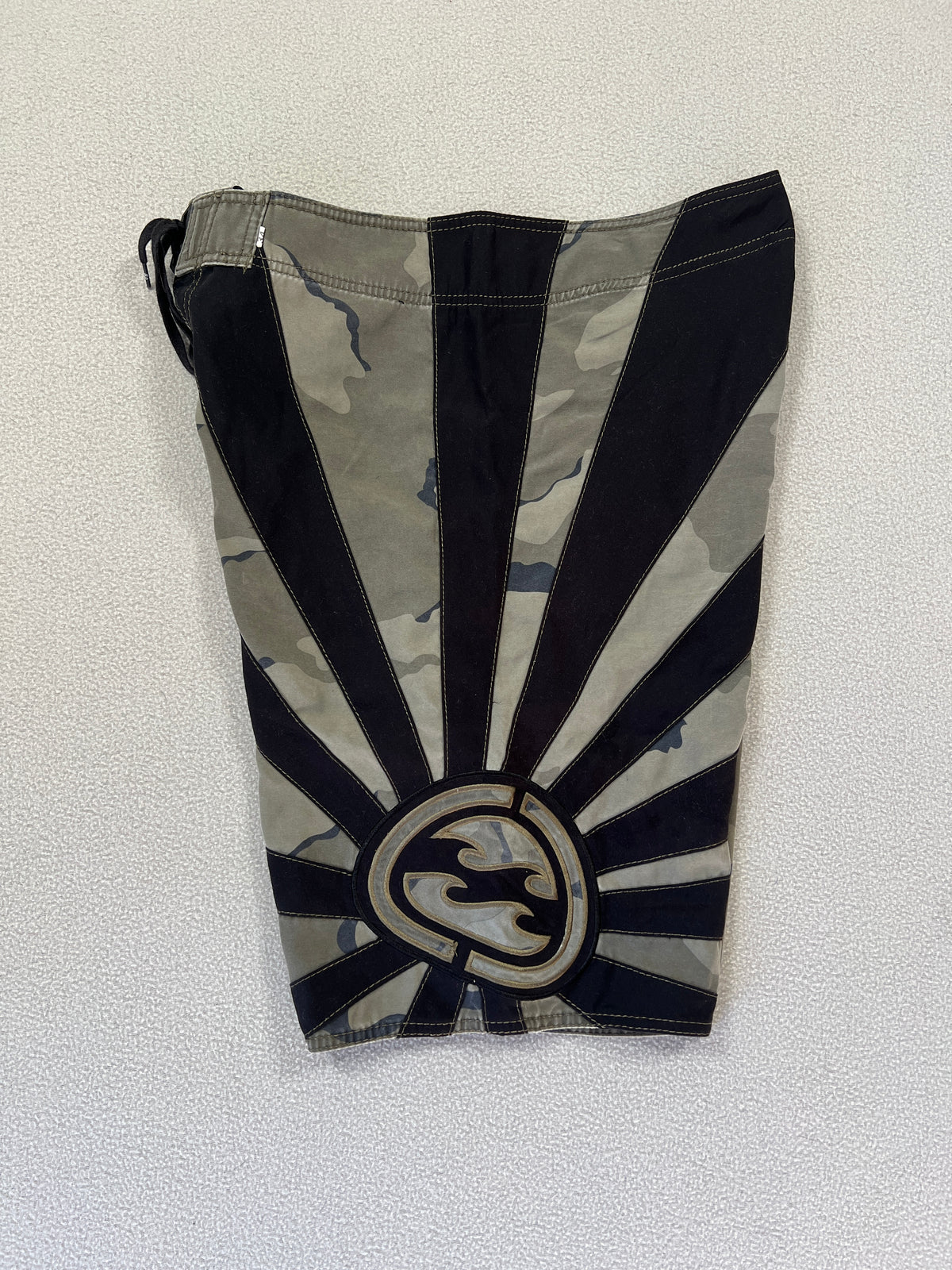 Vintage Billabong Andy Irons Signature Rising Suns Camo Boardies - Size 34"