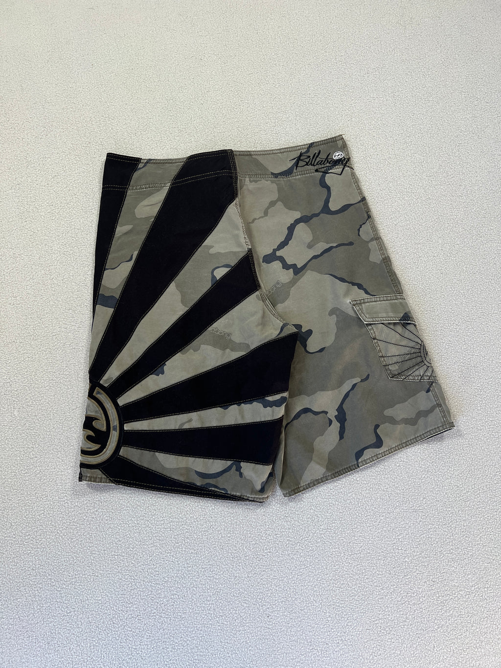 Vintage Billabong Andy Irons Signature Rising Suns Camo Boardies - Size 34"