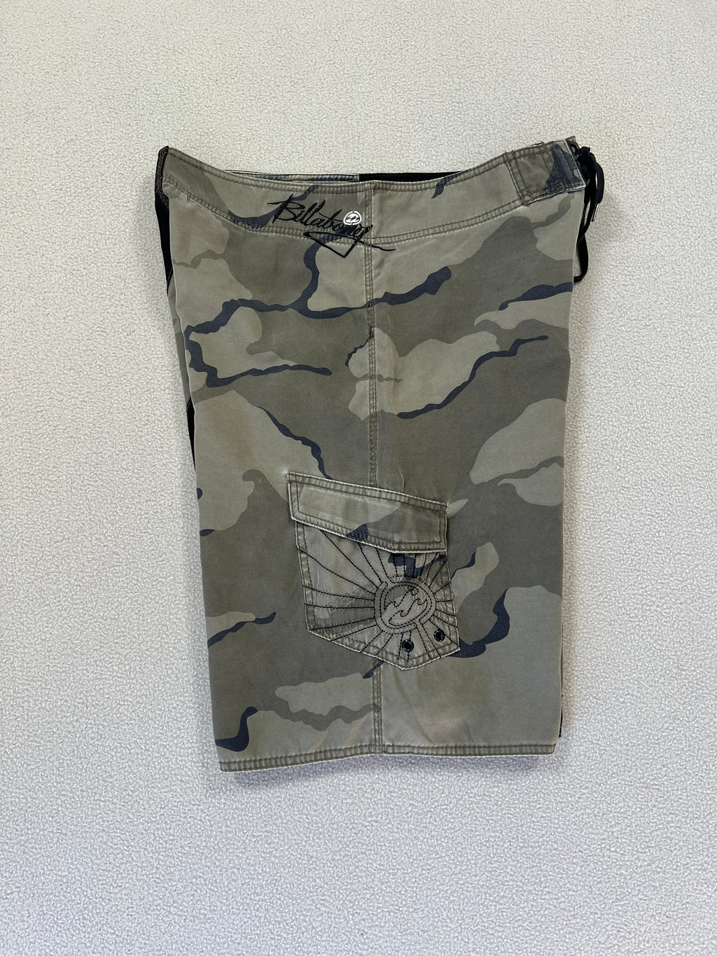 Vintage Billabong Andy Irons Signature Rising Suns Camo Boardies - Size 34"