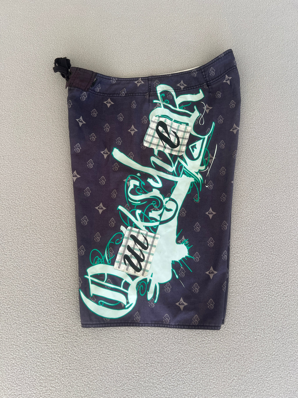 Vintage Quiksilver Y2K Boardies - Size 34"
