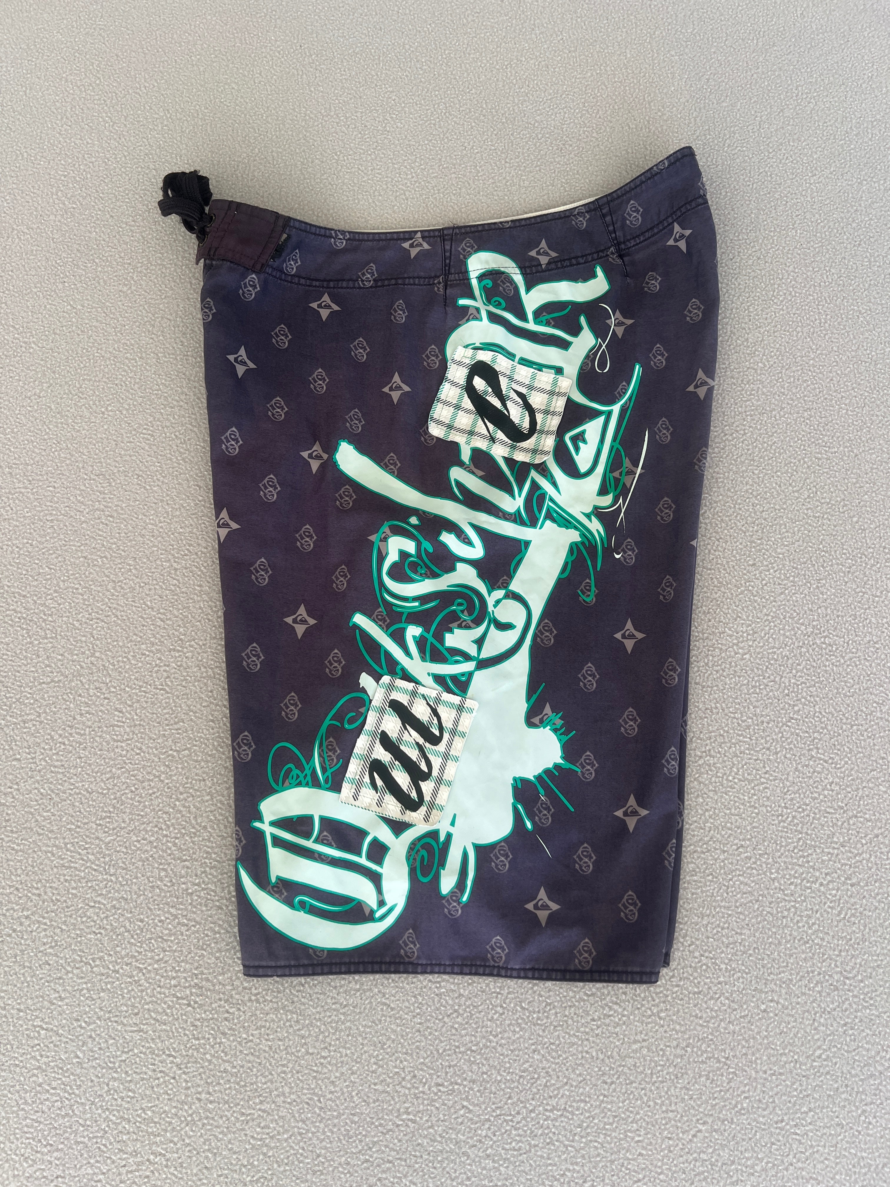 Vintage Quiksilver Y2K Boardies - Size 34"