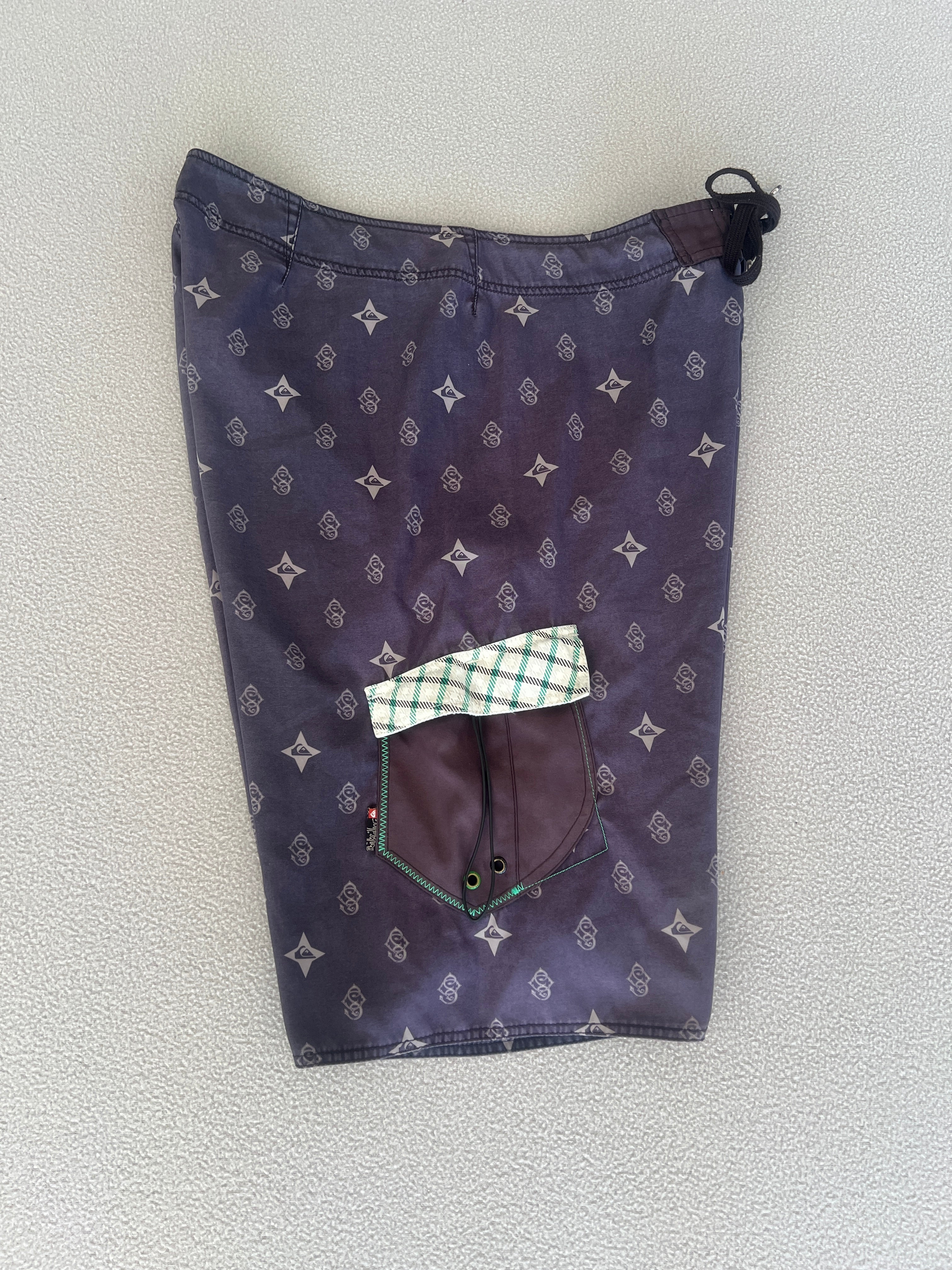 Vintage Quiksilver Y2K Boardies - Size 34"