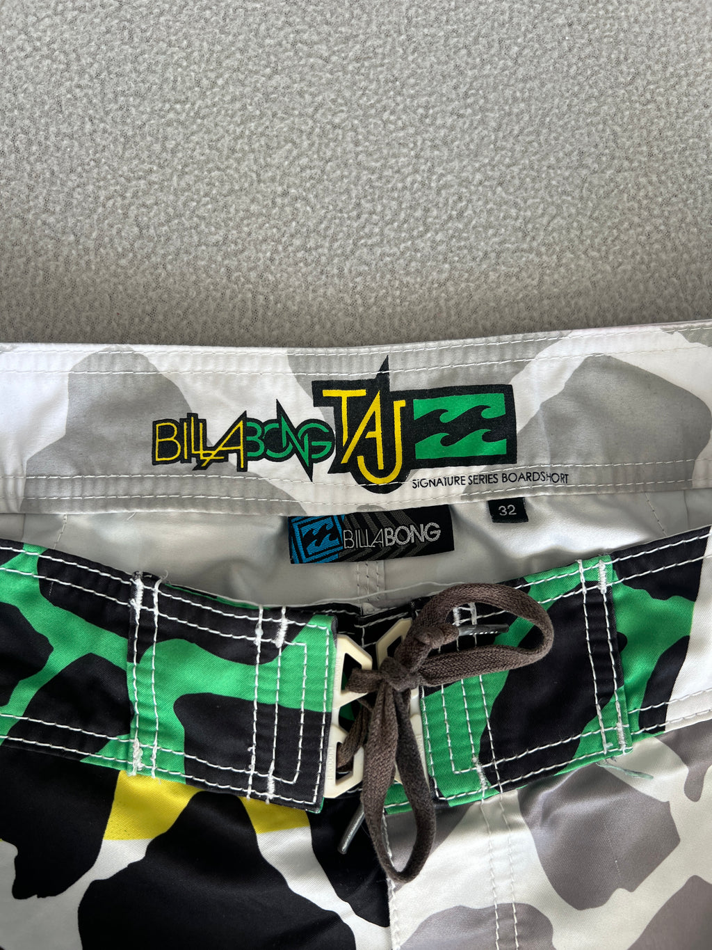 Vintage Billabong Taj Burrows Signature Boardies - Size 32"