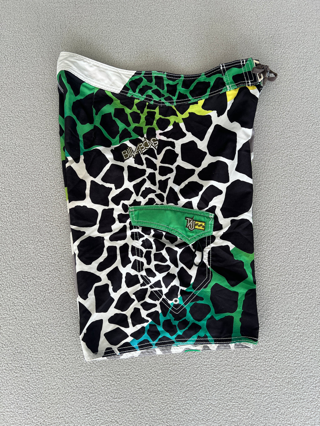 Vintage Billabong Taj Burrows Signature Boardies - Size 32"