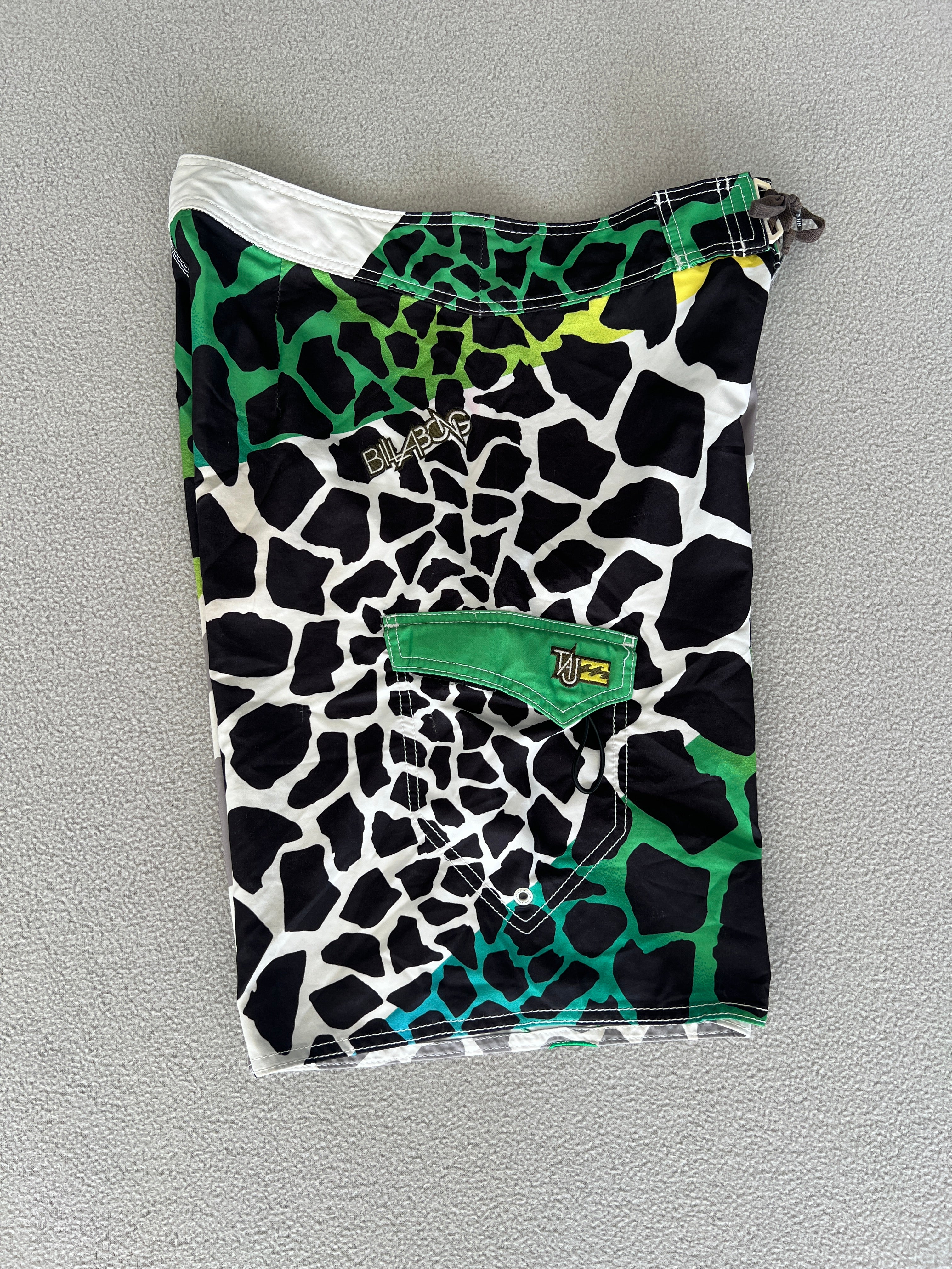 Vintage Billabong Taj Burrows Signature Boardies - Size 32"