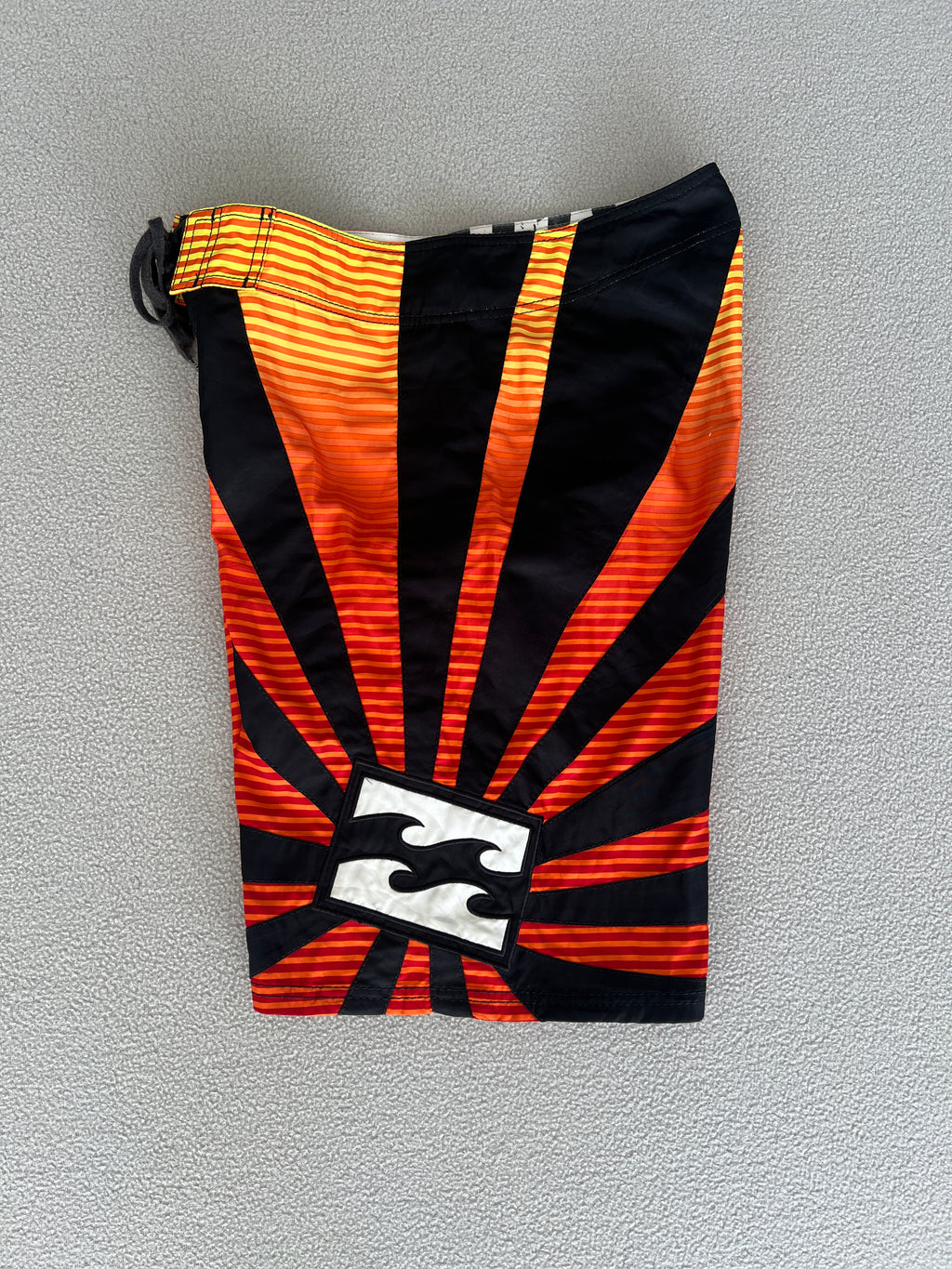 Vintage Billabong Andy Irons 'Rising Sun' Style Boardies - Size 32"
