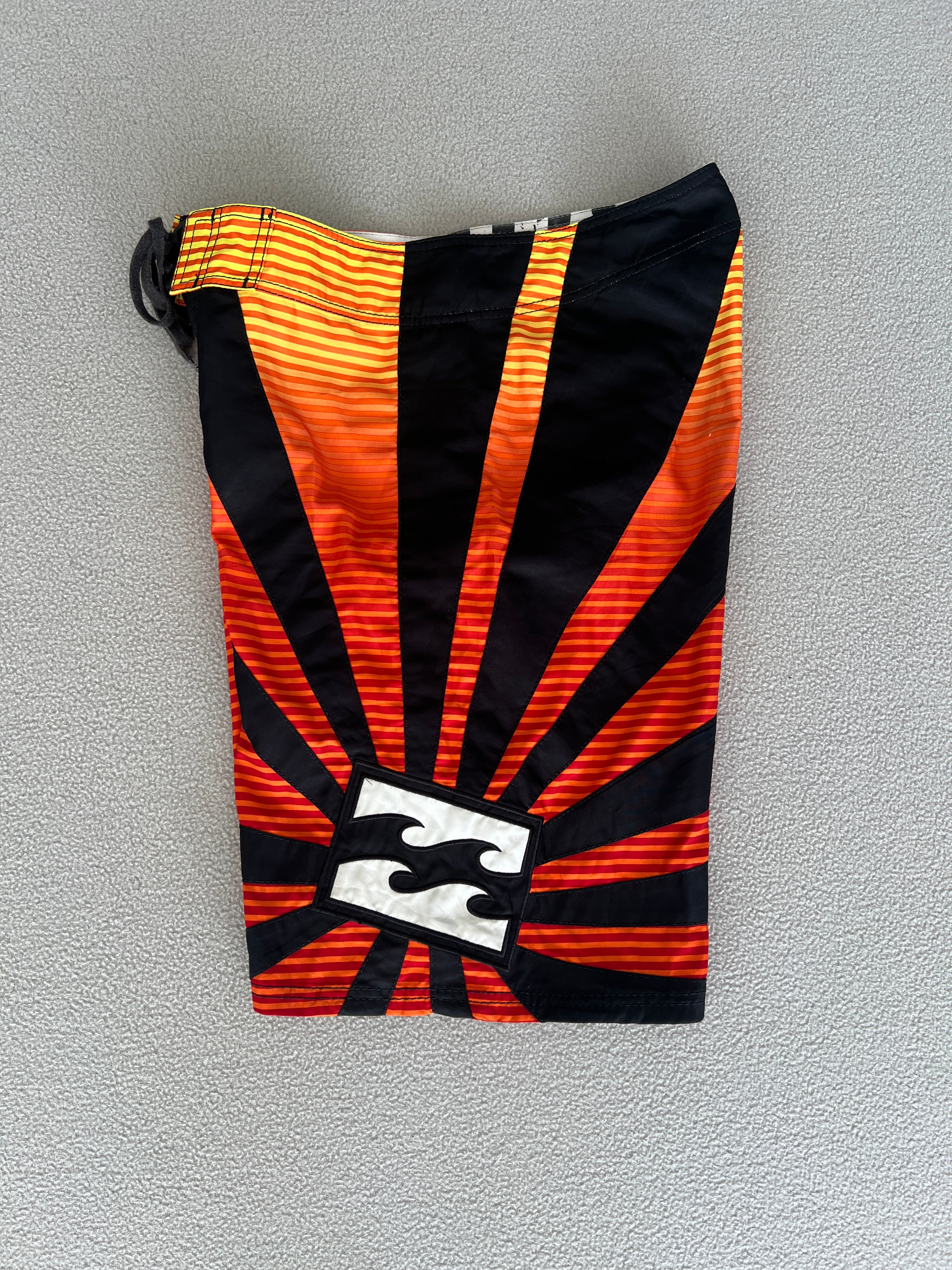 Vintage Billabong Andy Irons 'Rising Sun' Style Boardies - Size 32"
