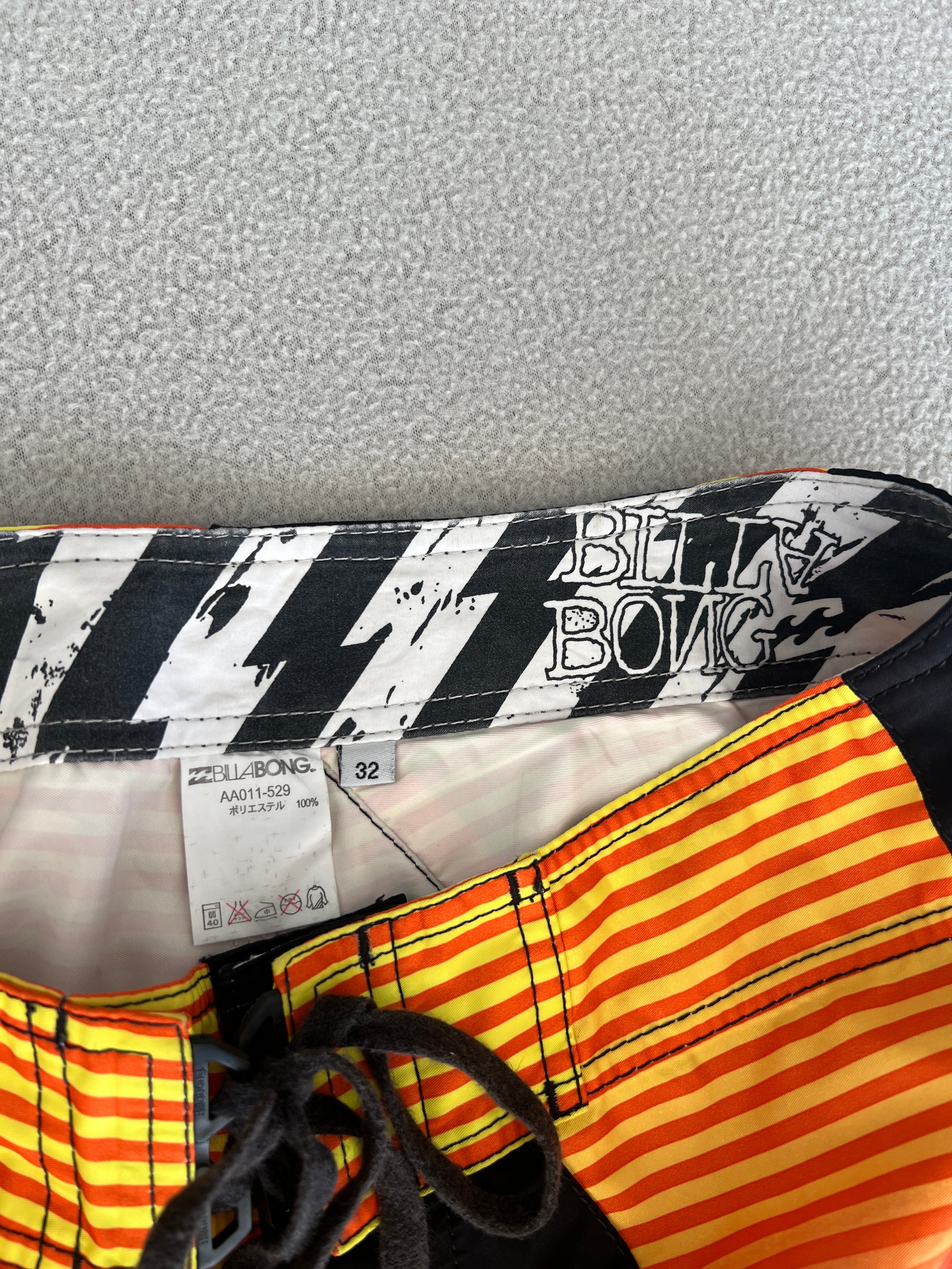 Vintage Billabong Andy Irons 'Rising Sun' Style Boardies - Size 32"