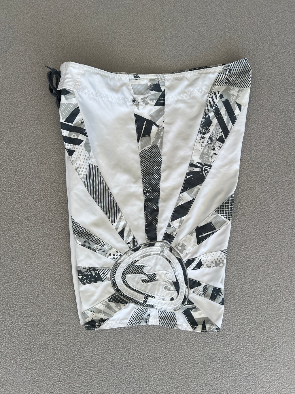 Vintage Billabong Andy Irons 'Rising Sun' Style Boardies - Size 36"