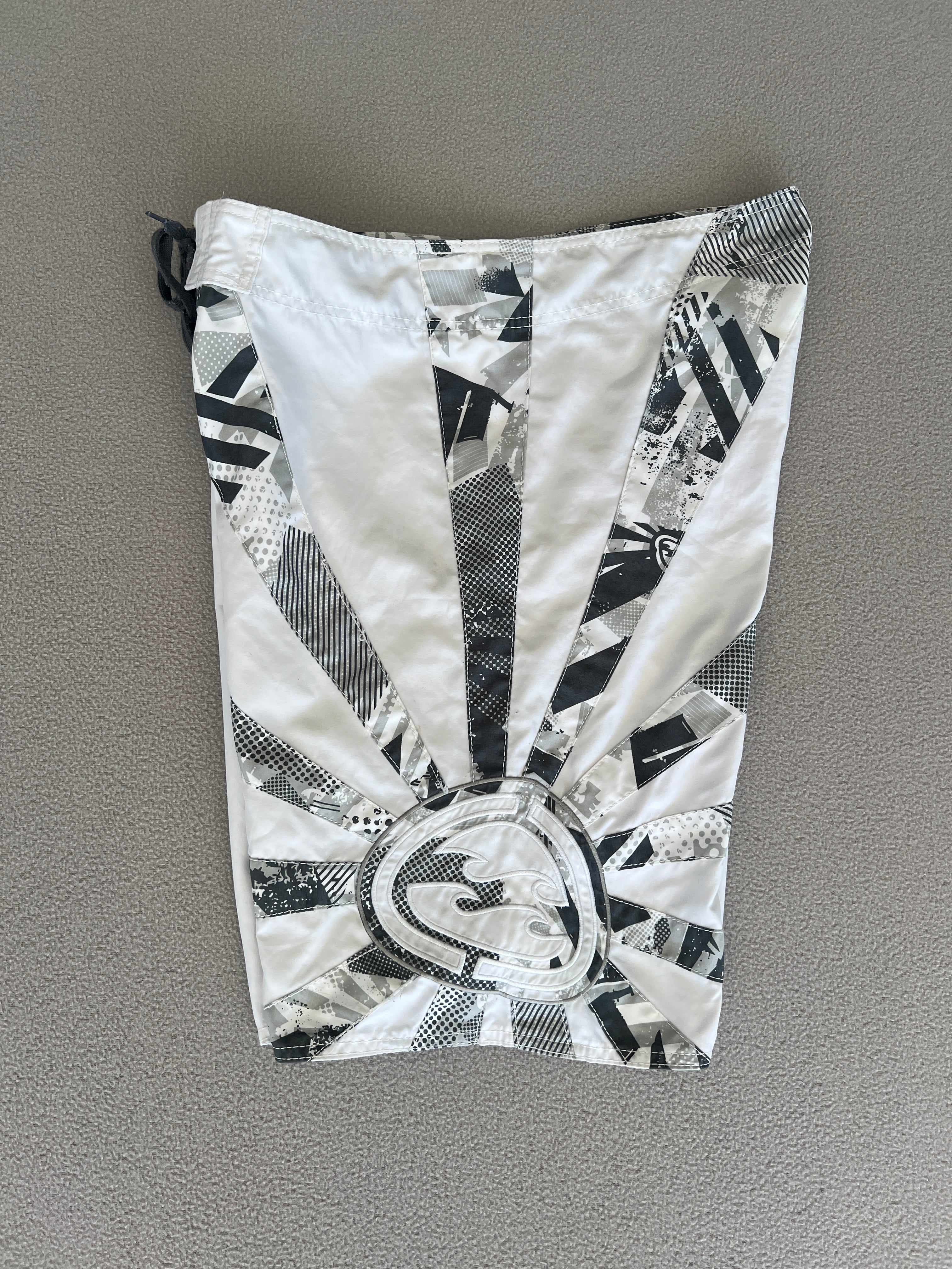 Vintage Billabong Andy Irons 'Rising Sun' Style Boardies - Size 36"