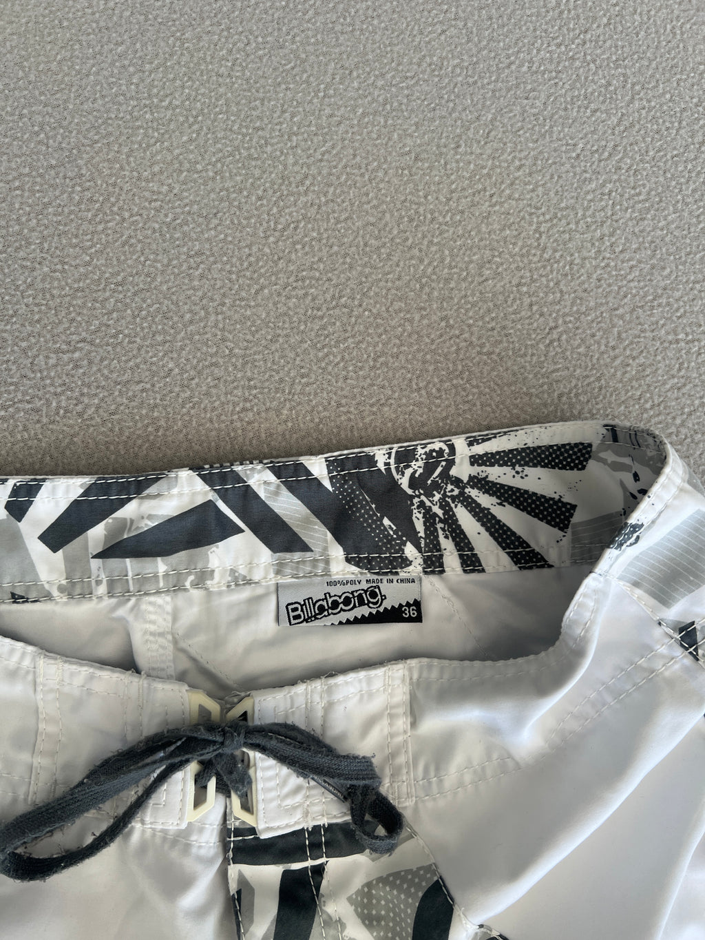Vintage Billabong Andy Irons 'Rising Sun' Style Boardies - Size 36"