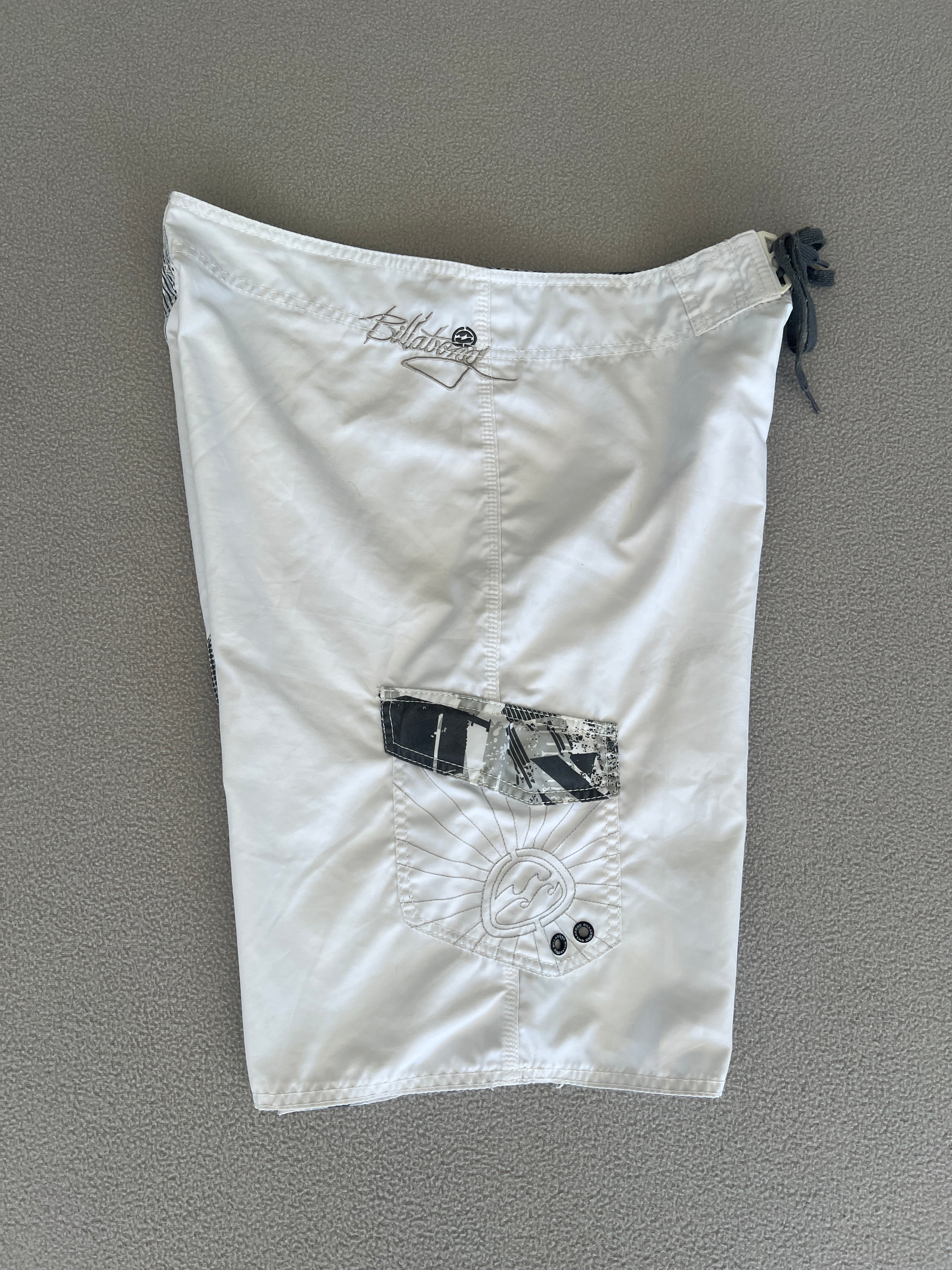 Vintage Billabong Andy Irons 'Rising Sun' Style Boardies - Size 36"