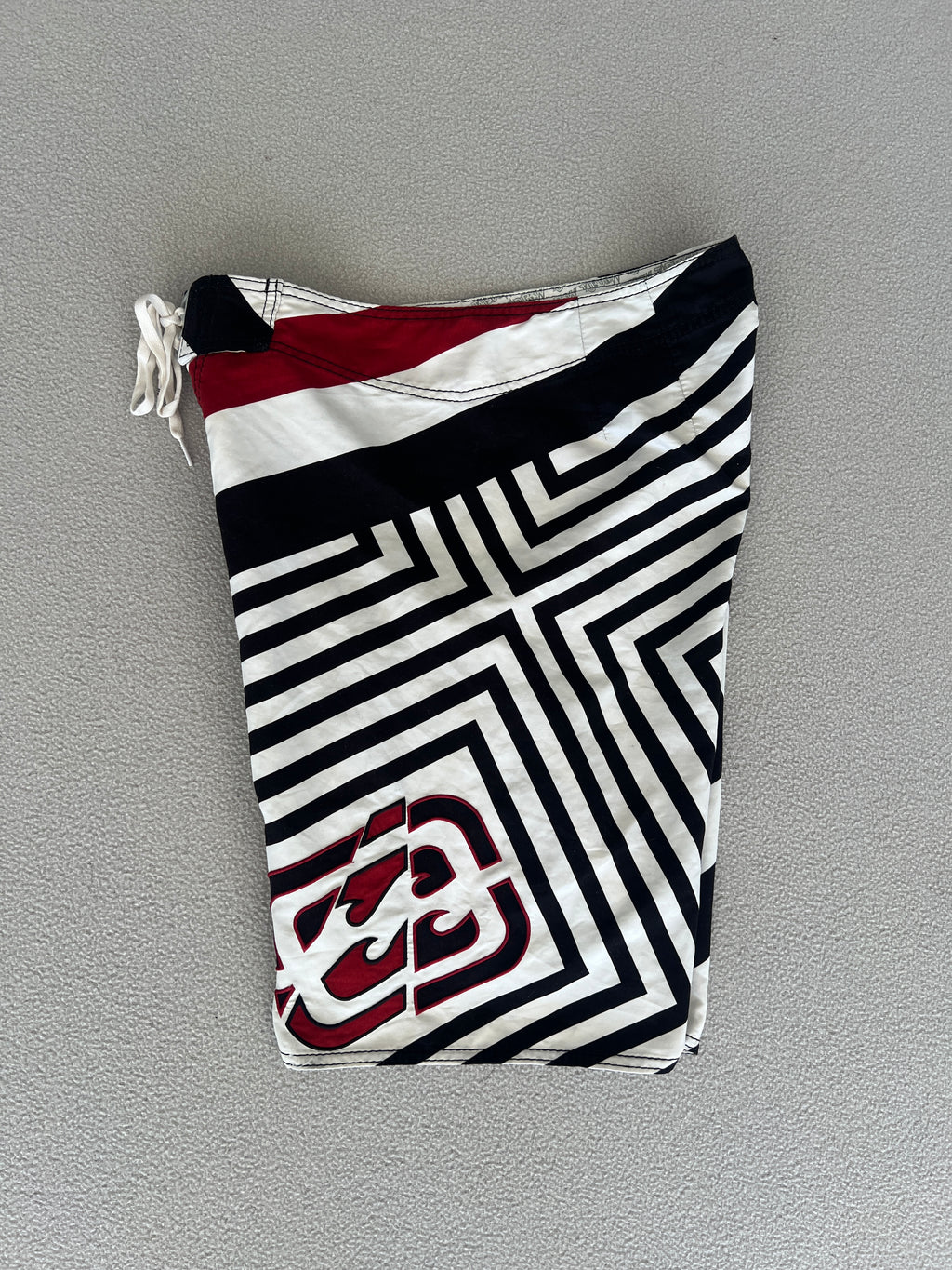 Vintage Billabong Taj Burrows Signature Boardies - Size 32"