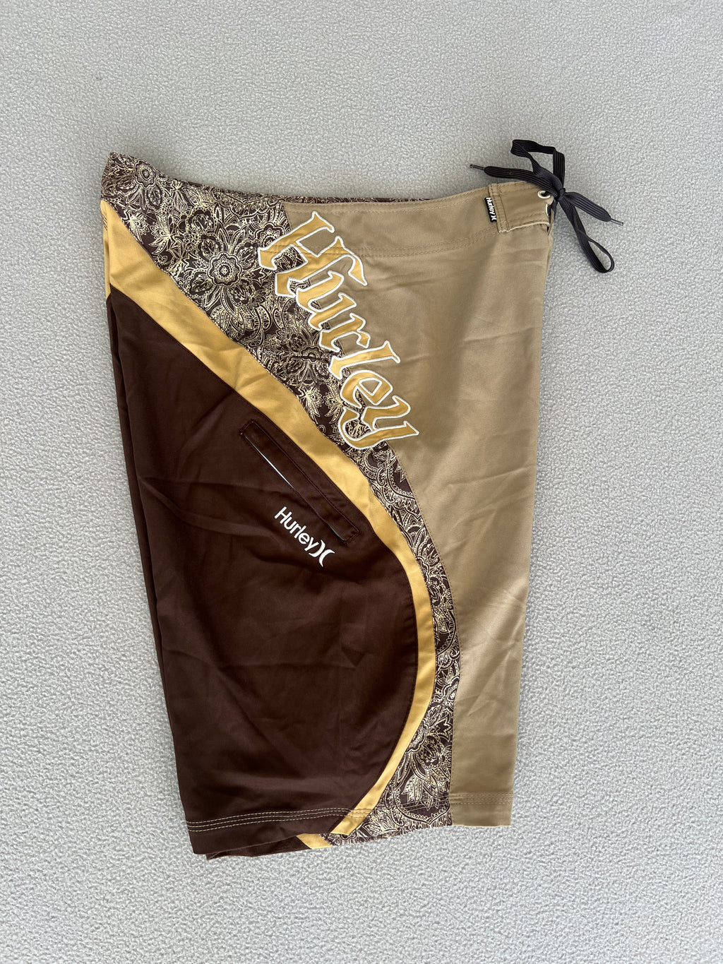Vintage Hurley Y2K Boardies - Size 34"
