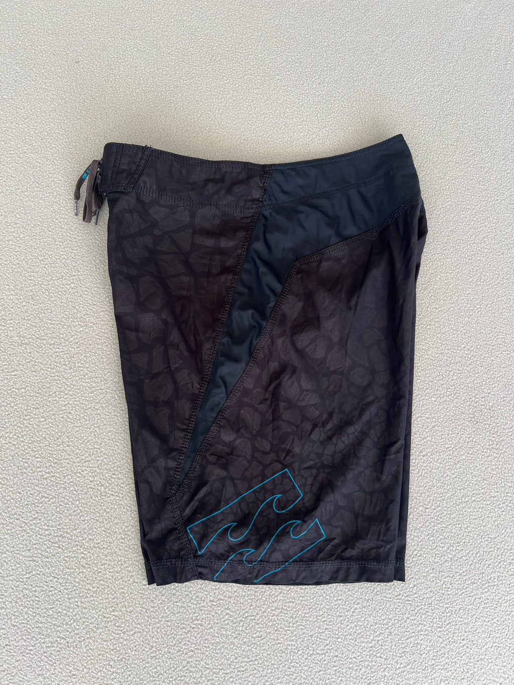 Vintage Billabong Taj Burrows Signature Boardies - Size 32"