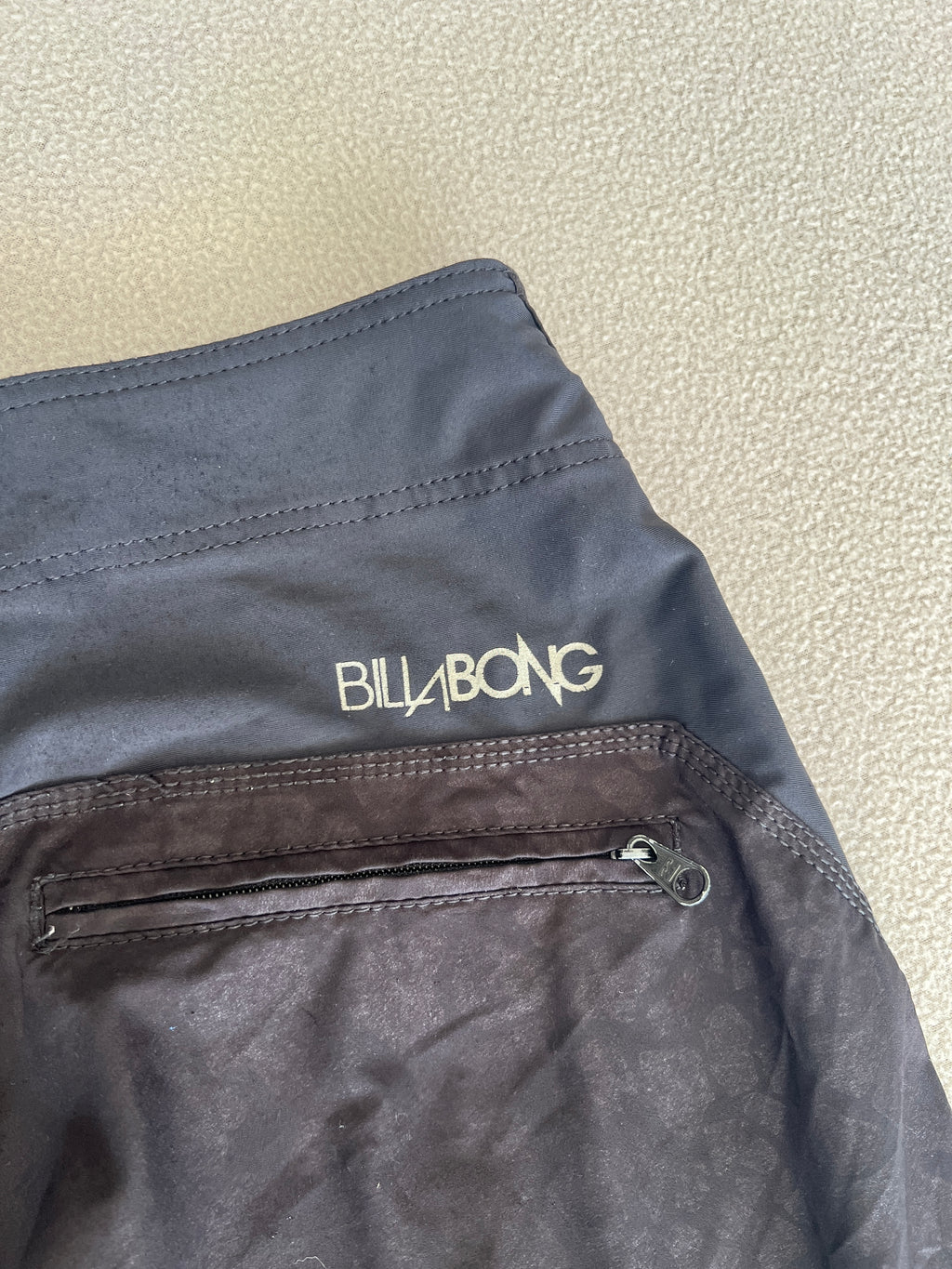 Vintage Billabong Taj Burrows Signature Boardies - Size 32"