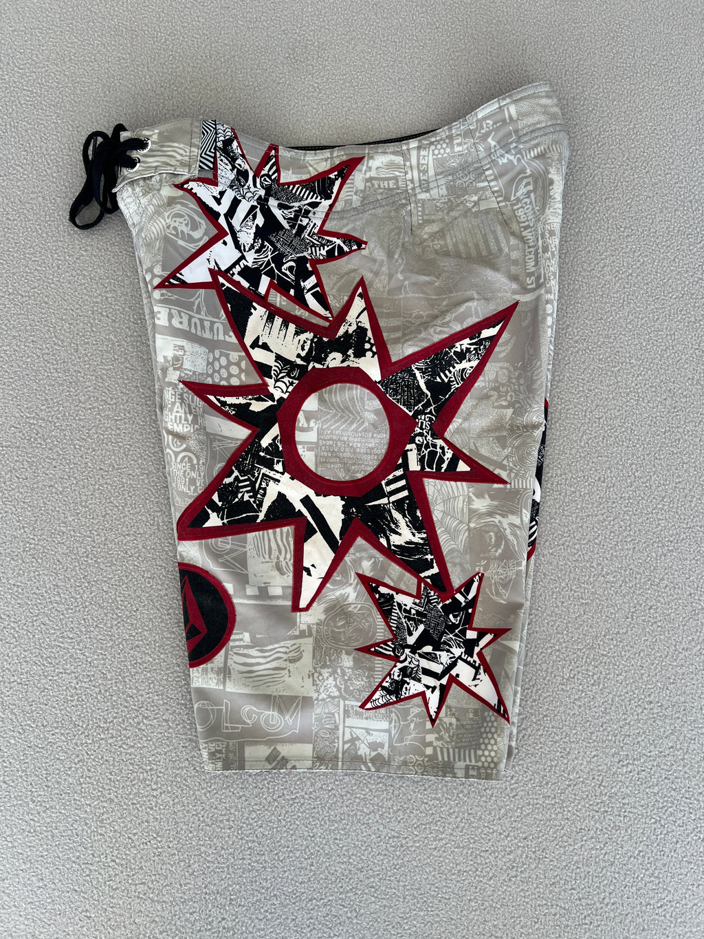 Vintage Volcom Signature Boardies - Size 32"