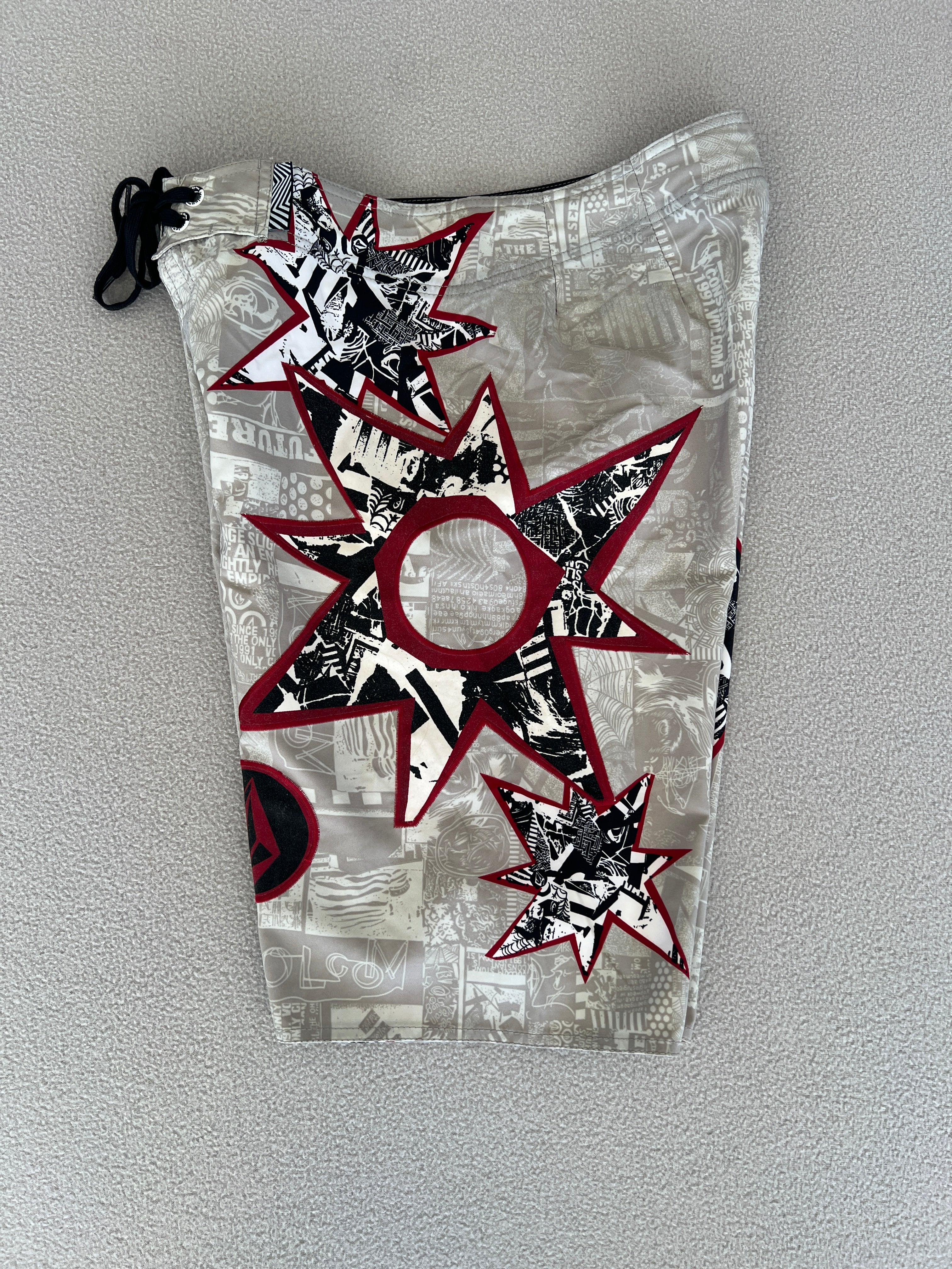 Vintage Volcom Signature Boardies - Size 32"
