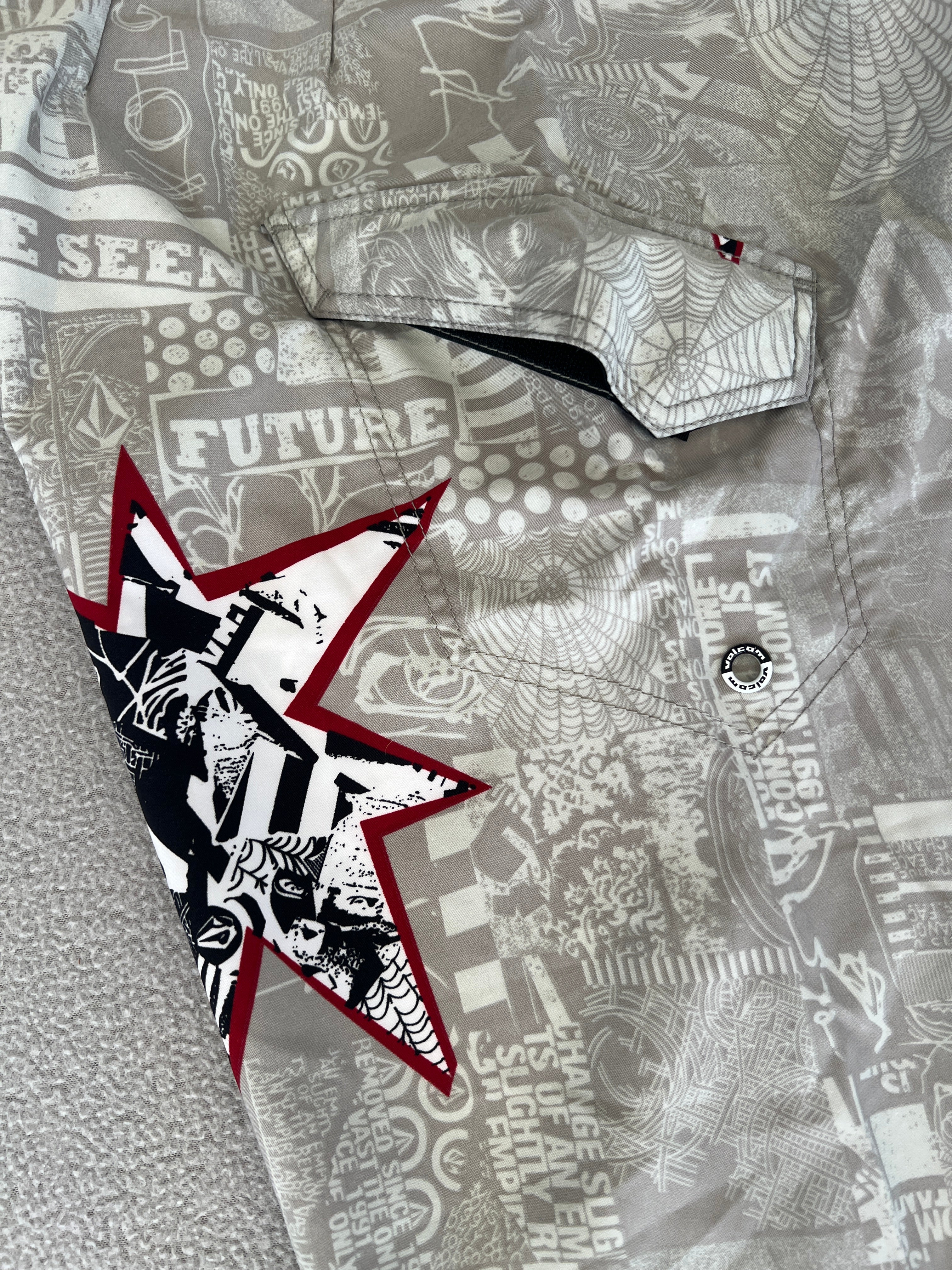 Vintage Volcom Signature Boardies - Size 32"