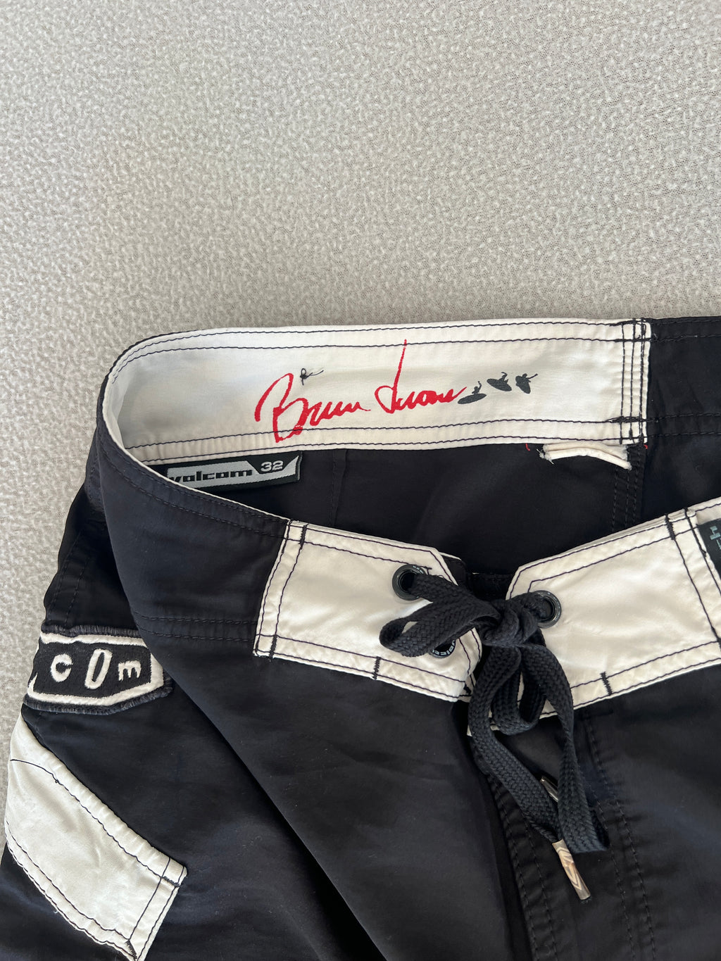 Vintage Volcom Signature Boardies - Size 32"