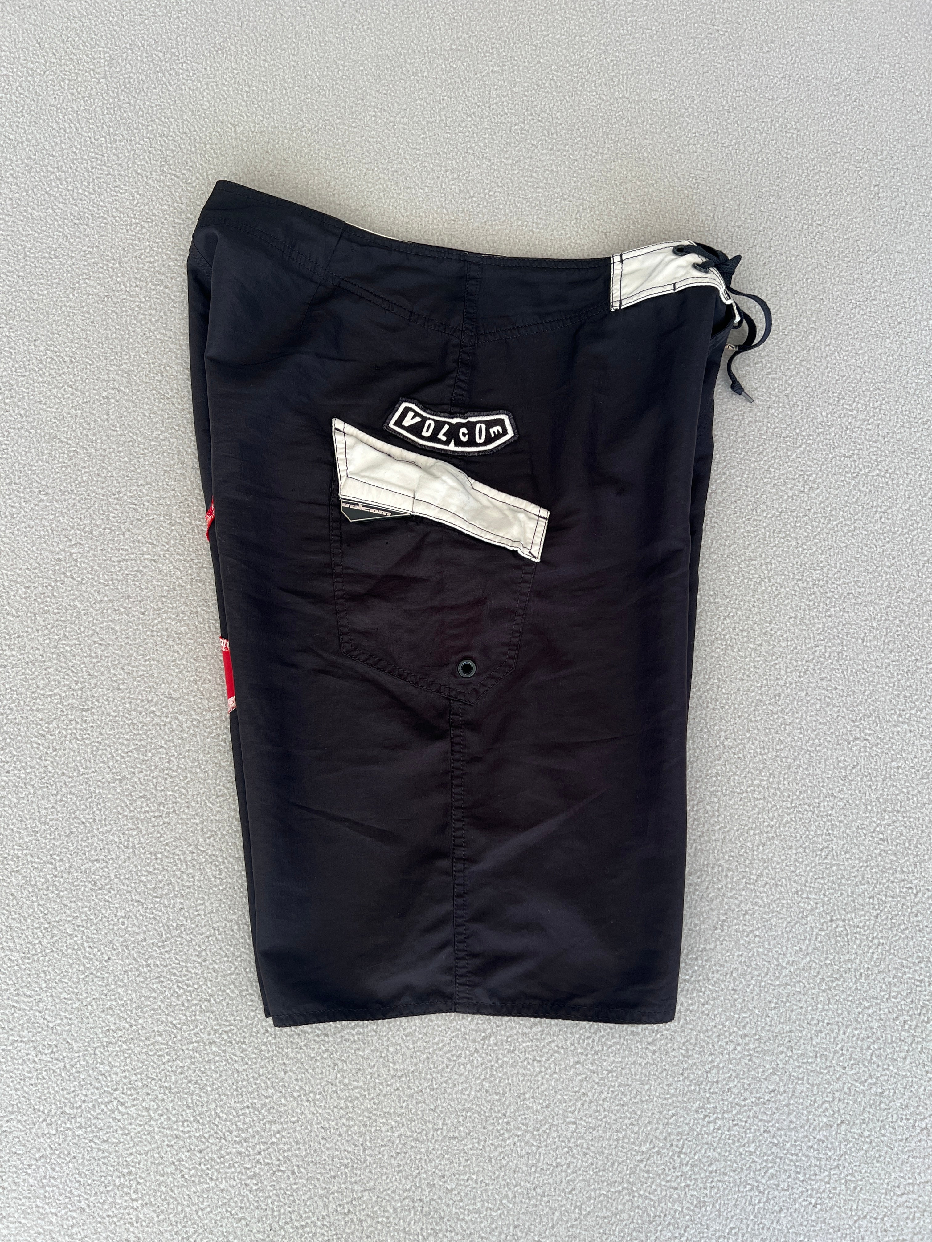 Vintage Volcom Signature Boardies - Size 32"